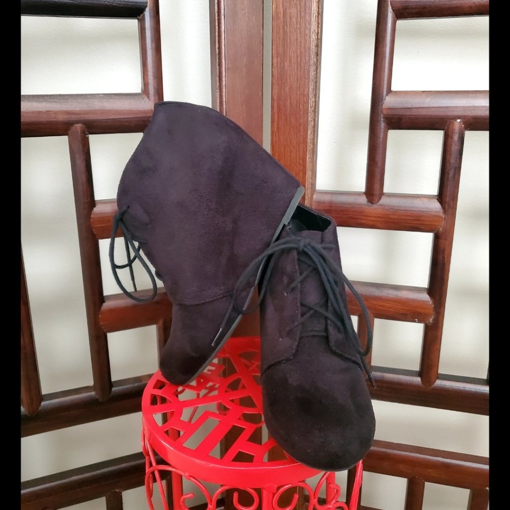 Women's Lace Up Low Wedge Heel Booties Shoe (Size 8.5)